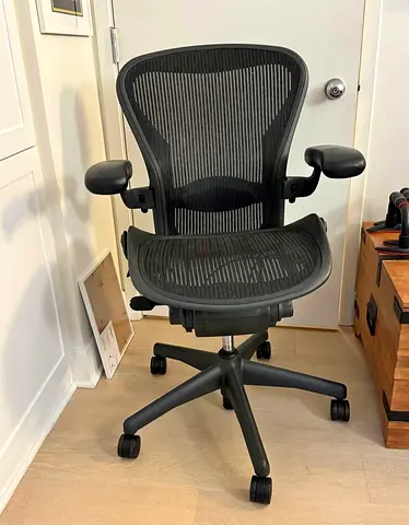 . Professional Herman Miller Aeron Classic Chair Size B Fully Adjustable