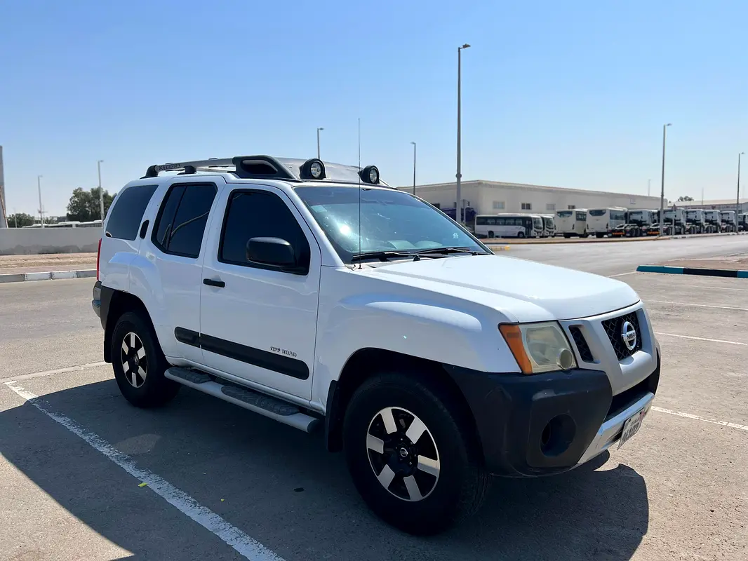 Nissan Xterra 2010 — photo 1 of 20