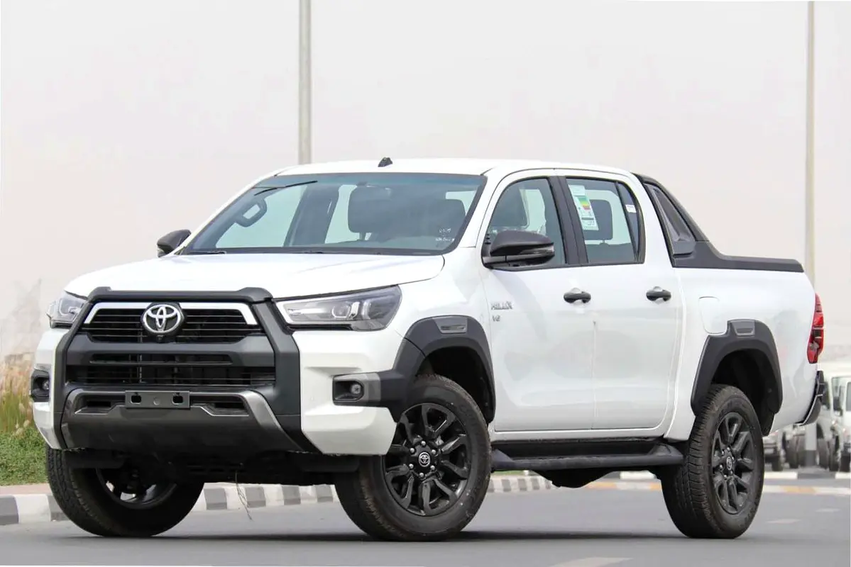 Toyota Hilux 2026 — photo 1 of 15