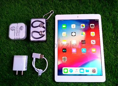 Apple ipad mini 2, 16 gb with free charger, bluetooth and handsfree
