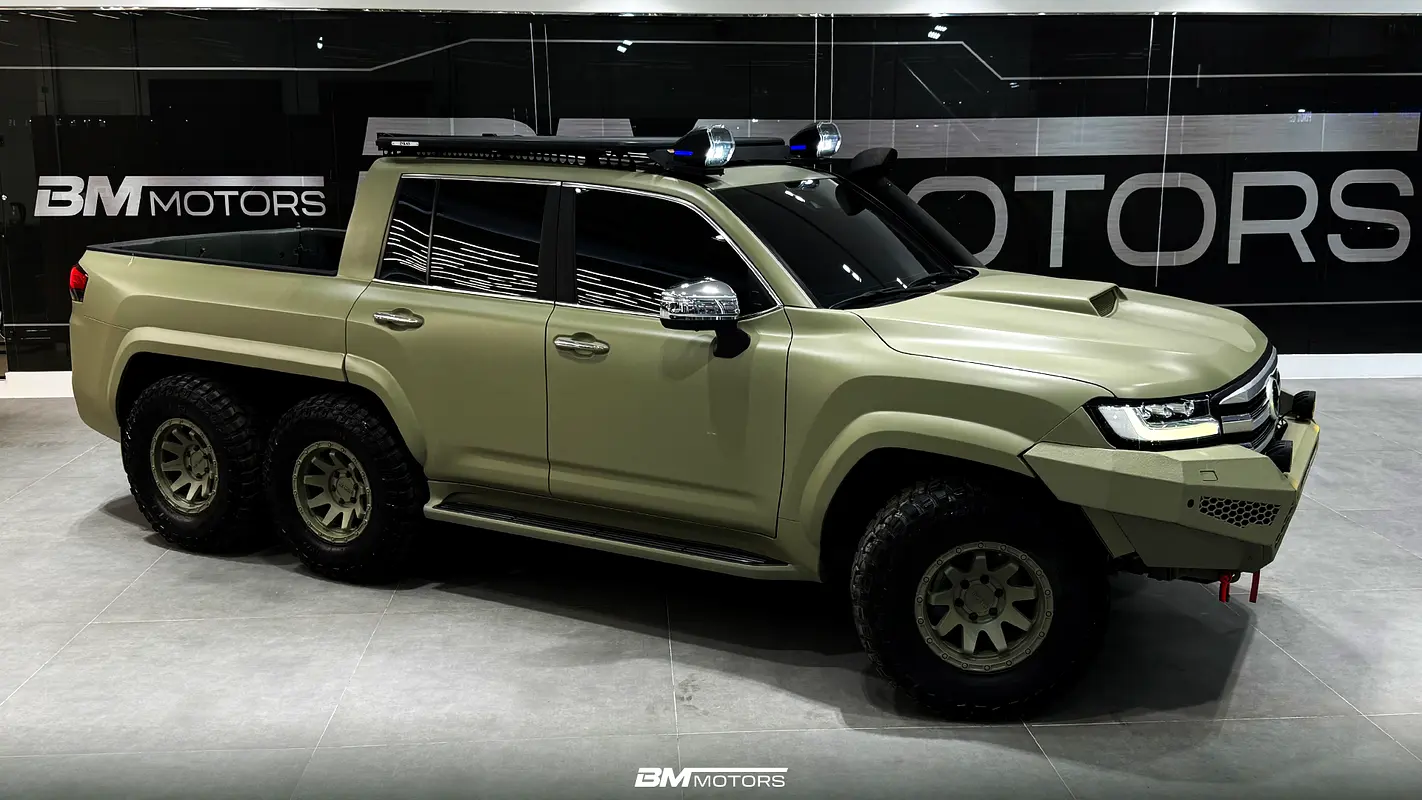 Toyota Land Cruiser 2022 — photo 1 of 7