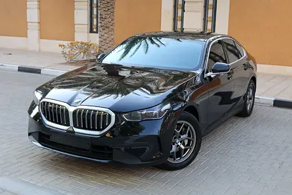 BMW 530I-2025-3000KM-GCC SPECS-UNDER WARRANTY  SERVICE -EXCELLENT CONDITION