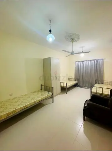 Bed space available for executive bachlors in Du daniq mega mall