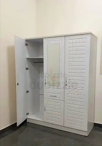 3 door cupboard with mirror