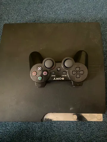Sony PlayStation 3 Console with Controller it’s jailbreak. All games are available.