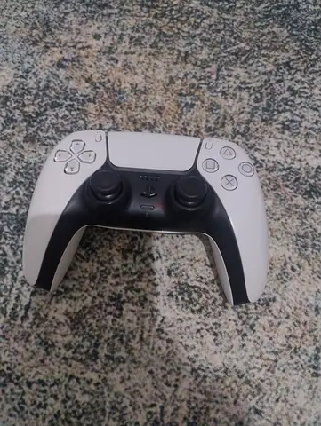 White ps5 controller