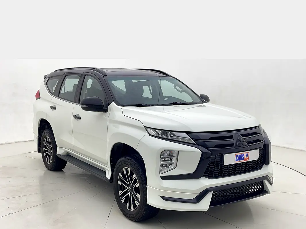 Mitsubishi Montero Sport 2023 — photo 1 of 13