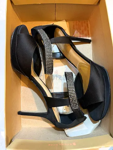 Elegant Black Heels with Rhinestone Detail
