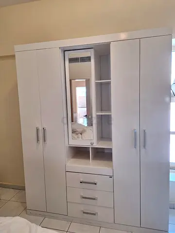 Spacious White Wardrobe with Drawers/200 aed last price