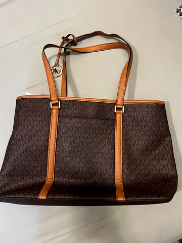 Michael Kors Jet Set Tote Bag