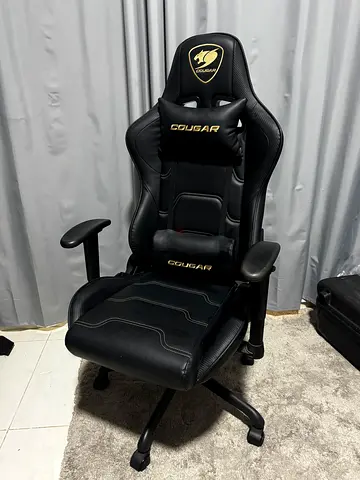 COUGAR Armor Gaming Chair – Perfect Condition – Moving Sale