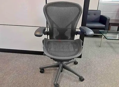 Comfortable Herman Miller Aeron Classic Chair Size B Fully Loaded