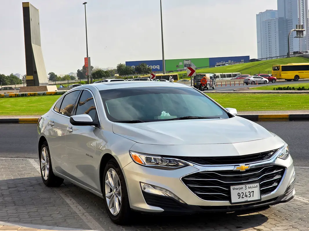 Chevrolet Malibu 2020 — photo 1 of 17