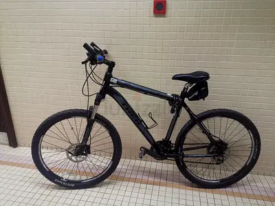 mountain bike + escooter sold as bundle