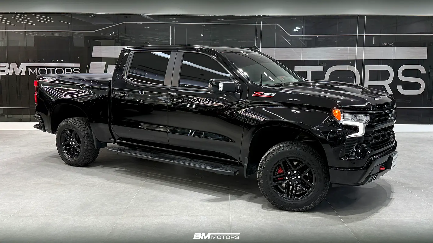 Chevrolet Silverado 2023 — photo 1 of 10