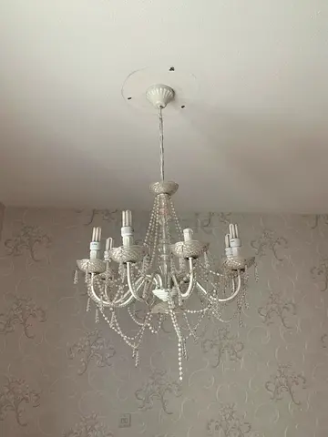 Chandelier with eight arms (with bulbs)