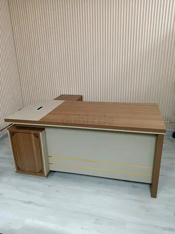 L Shape Manager Table in Oak and Kakai