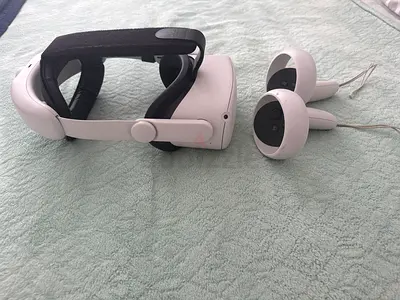 Oculus Quest 2 VR Headset with Controllers and battery extender