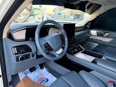 صورة 15 لـ 2020 Lincoln NAVIGATOR