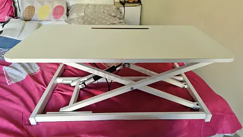 Laptop adjustable table