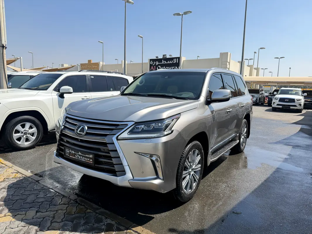 Lexus LX-Series 2016 — photo 1 of 10