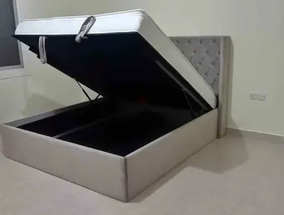 Stylish Storage Bed with Lift-Up Mattress Mechanism