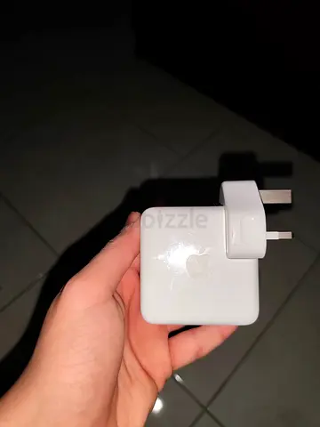 Apple 70 W type c adapter