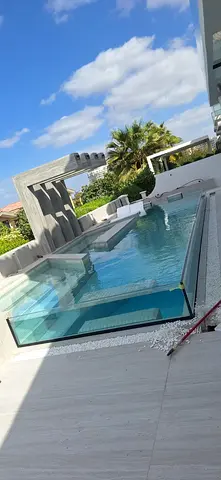 Stunning Swimming Pool with Modern Design