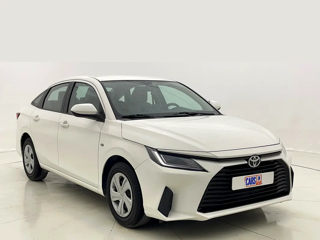 Toyota Yaris 2023 — photo 1 of 13