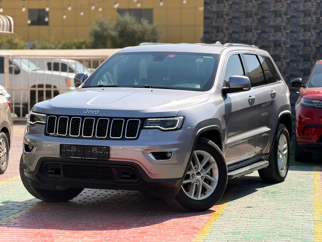 Jeep Grand Cherokee 2018 — photo 1 of 15