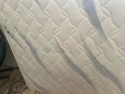 King Size Mattress – Like New – Super Clean For Sale