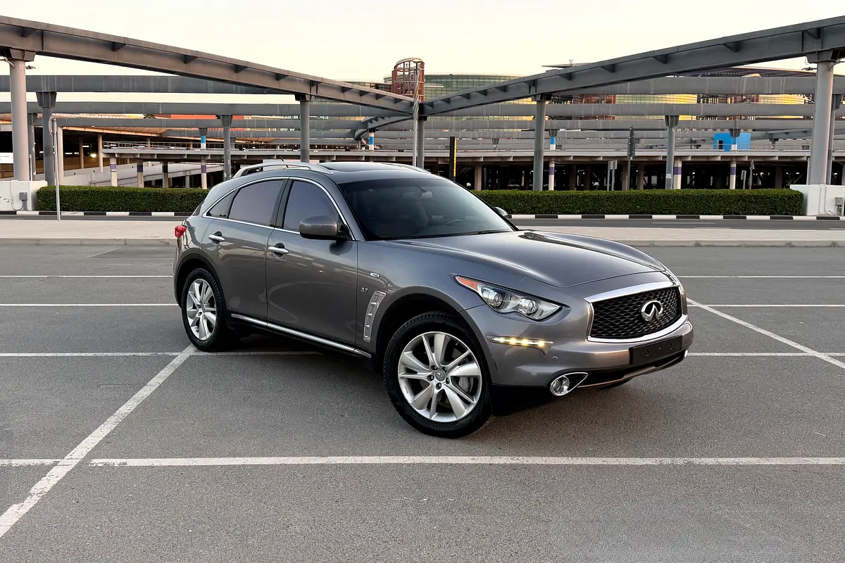 Infiniti QX70 2018 — photo 1 of 19