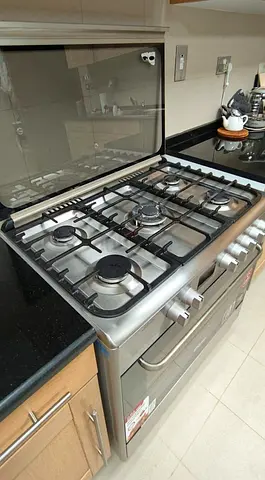 Stainless Steel Gas Cooker with 5 Burners with Electric Oven
