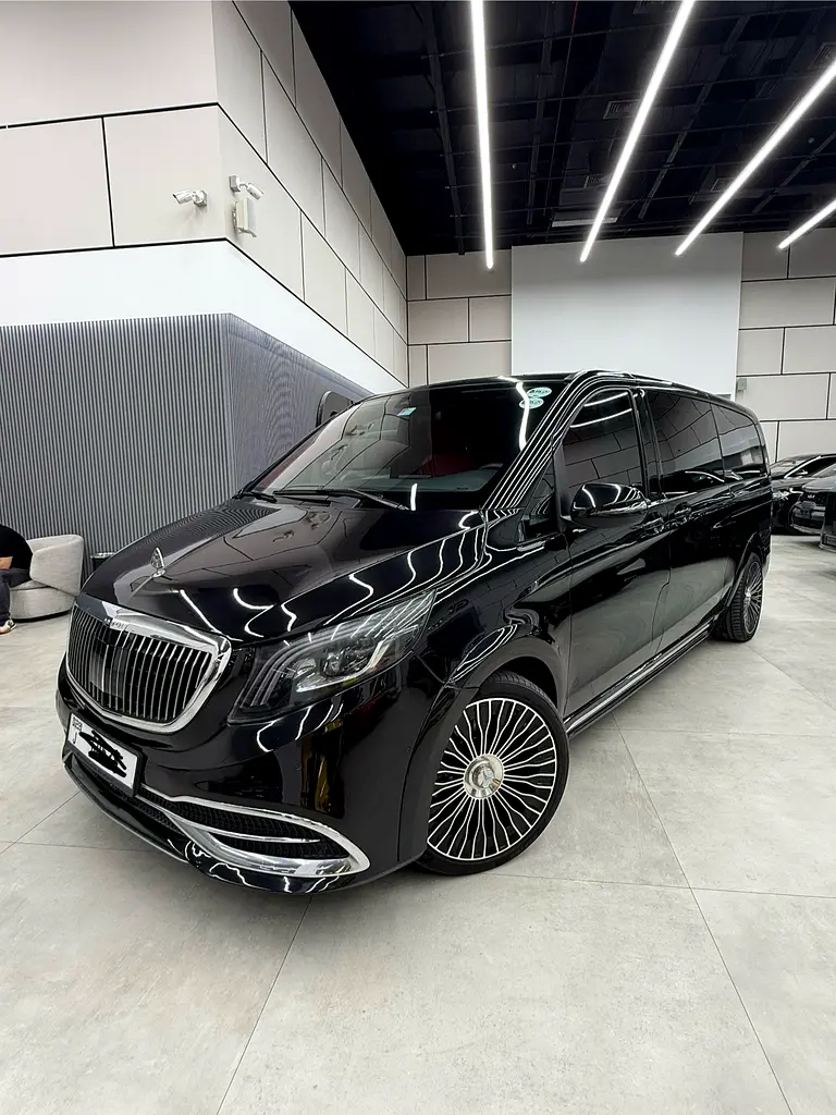Mercedes-Benz V-Class 2022 — photo 1 of 20