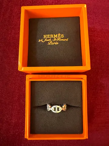 Hermès CHAINE DANCRE ENCHAINEE
STERLING SILVER RING in Original Box