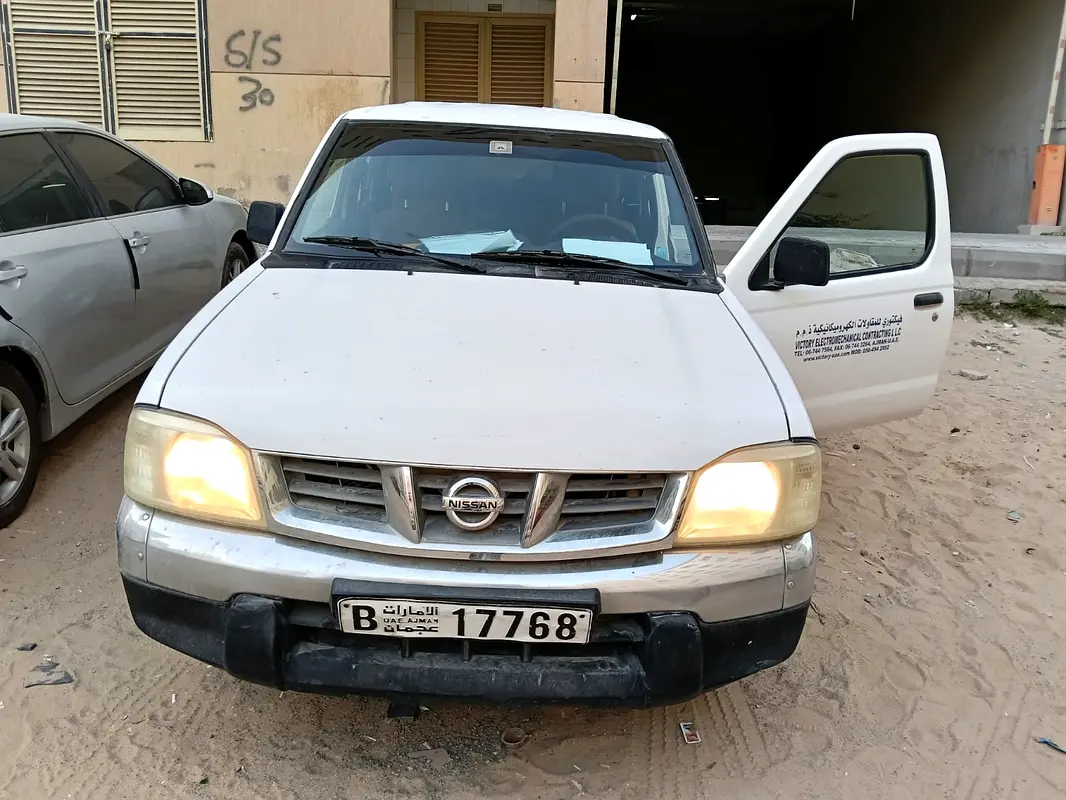 Nissan Pickup 2014 — photo 1 of 2