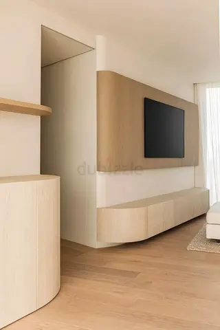 Infinity Edge Curved Entertainment Console with Modern Detail