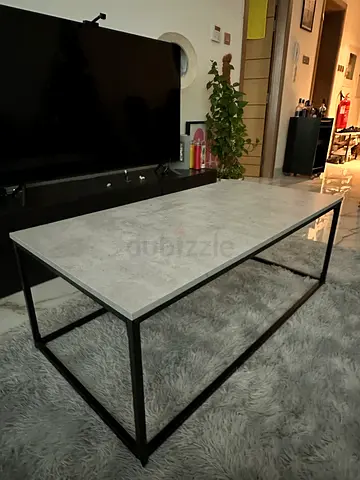 PRICE DROP! COFFEE / LIVING ROOM TABLE - LIKE NEW!