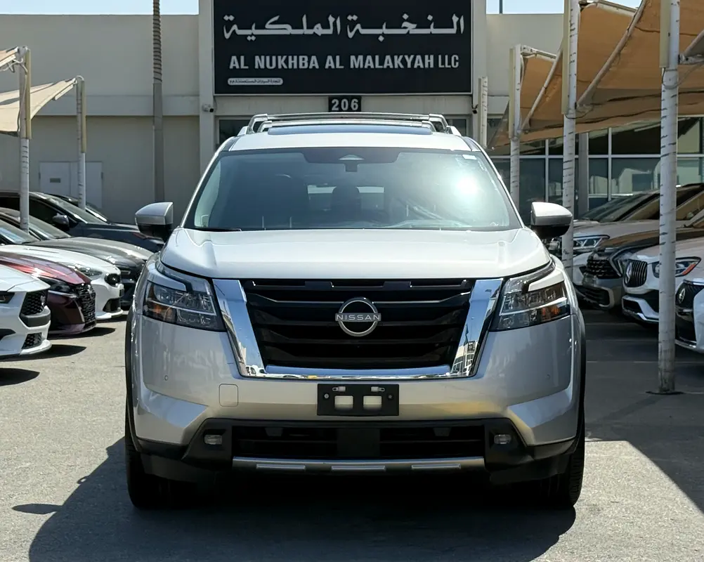 Nissan Pathfinder 2022 — photo 1 of 19