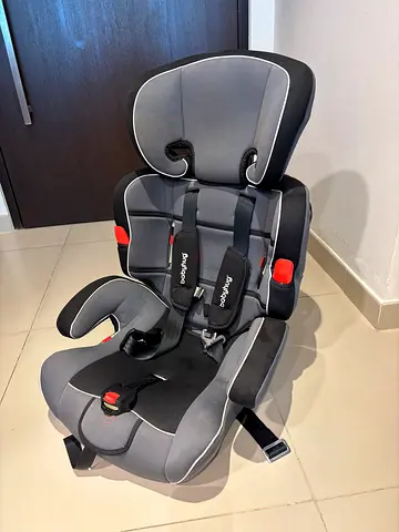 Child Car Seat - Safe and Comfortable