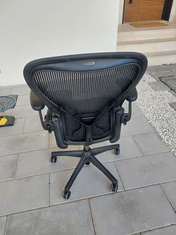 Herman Miller Size C Aeron Classic Chair Fully adjustable