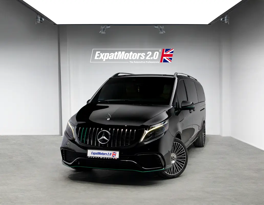 Mercedes-Benz V-Class 2023 — photo 1 of 20