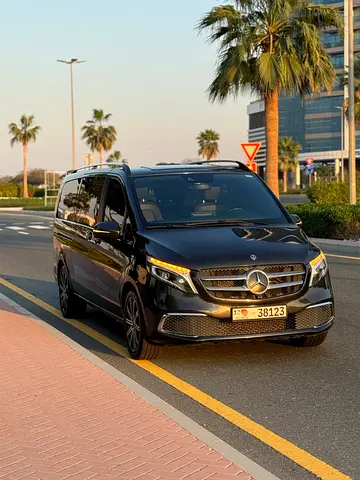 Gcc Clean Mercedes V 250 full service history