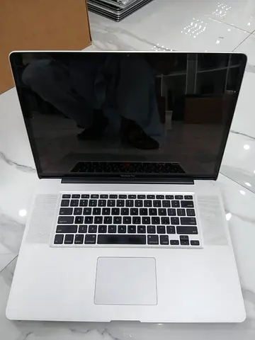 Apple MacBook core i5, 4/500 with charger.  Model 1286, 2010. 15 inch screen