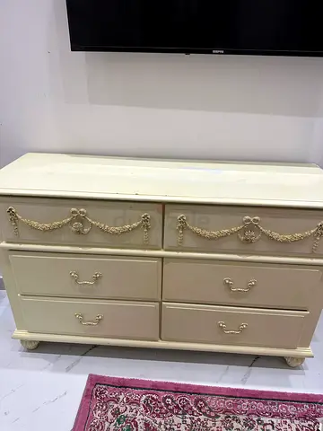 Dresser vanity