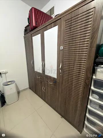 Urgent – 6-Door Wardrobe