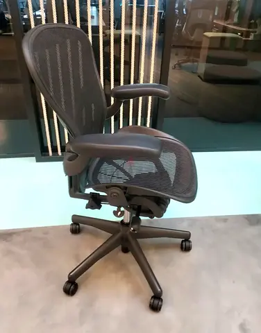 Herman miller Aeron size B fully loaded