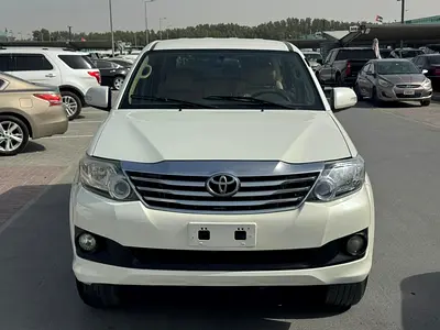 Toyota fortuner 2015 white cooor GCc calen car