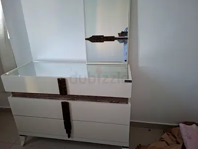 Dressing table