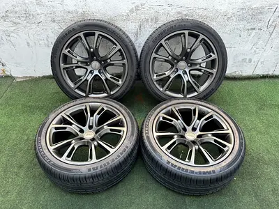 Jeep SRT 20” Staggered wheels and tyres